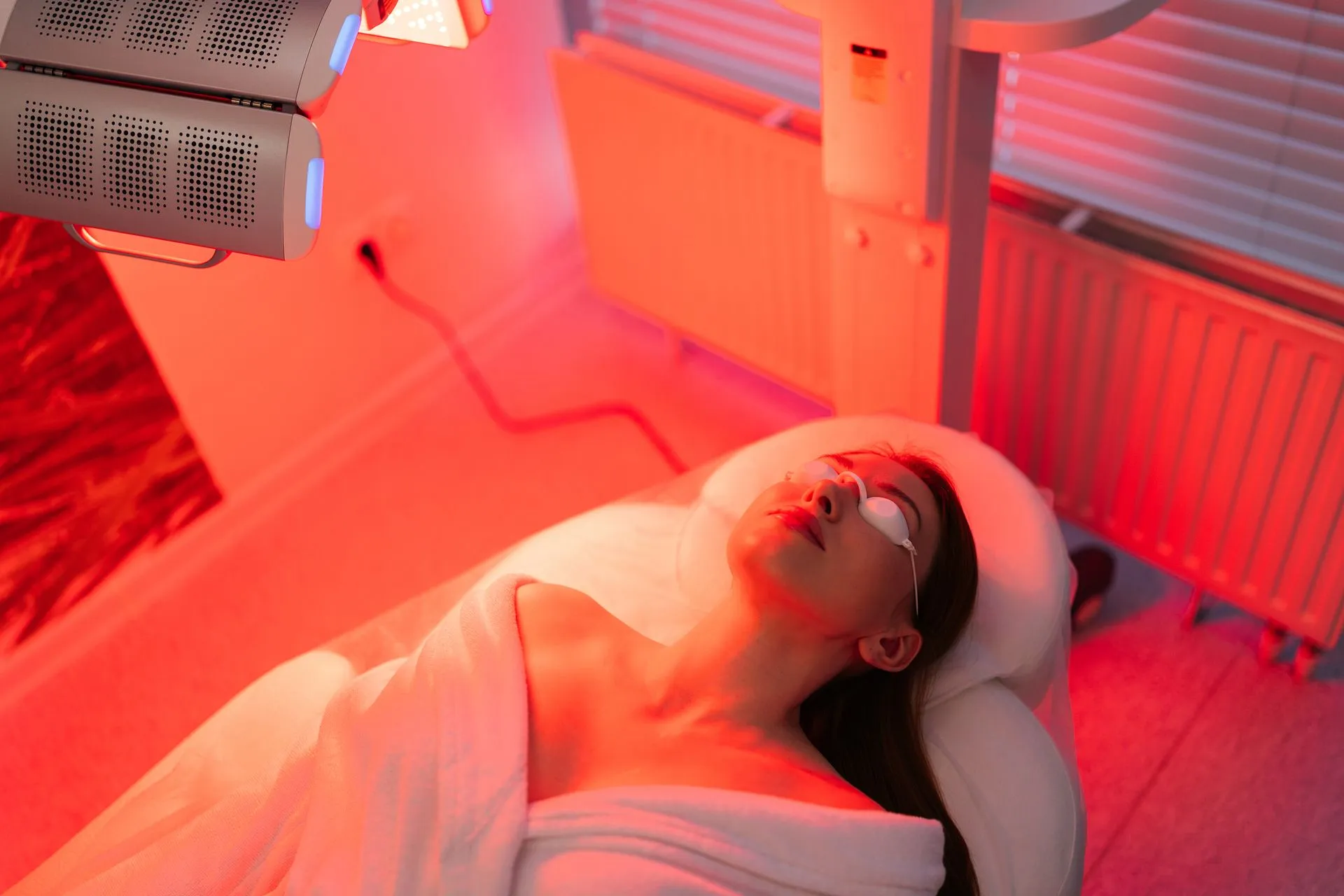 Fall Skincare Essentials: Combining LED Light Therapy with Chemical Peels